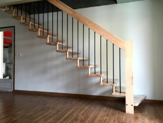 escalier droit suspendu métal et bois